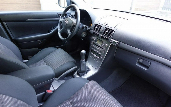 Toyota Avensis cena 17900 przebieg: 208000, rok produkcji 2006 z Nowe Miasto nad Pilicą małe 137